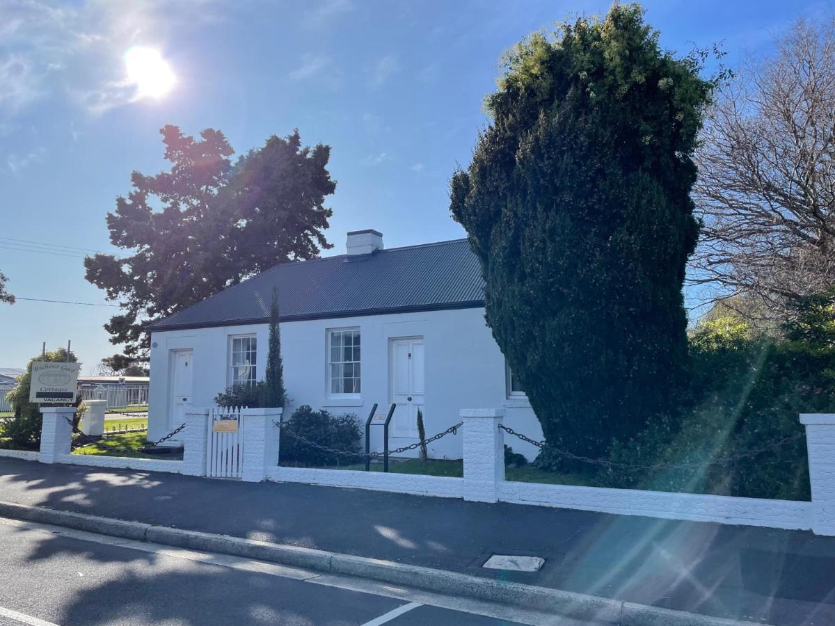 Gaol House Cottages Бичено Екстериор снимка