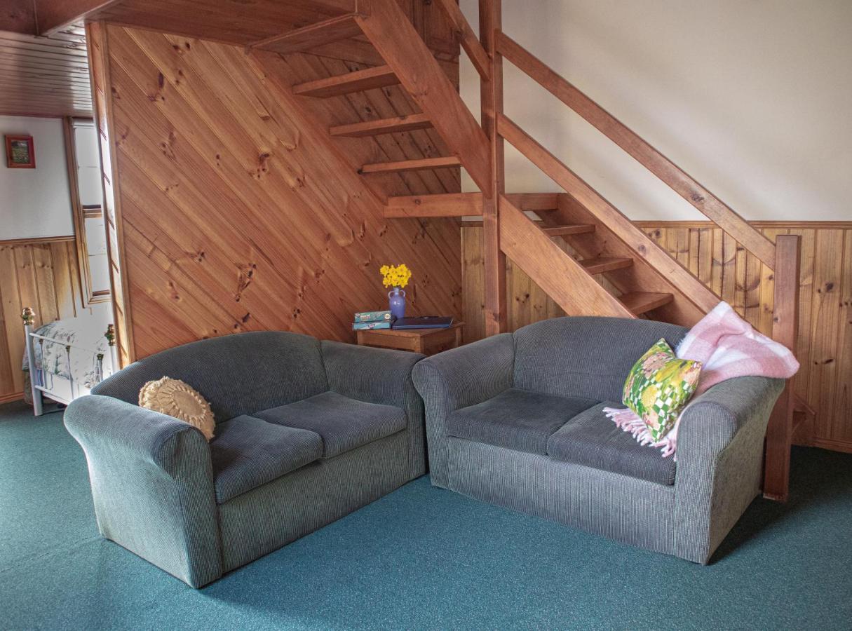 Gaol House Cottages Бичено Екстериор снимка