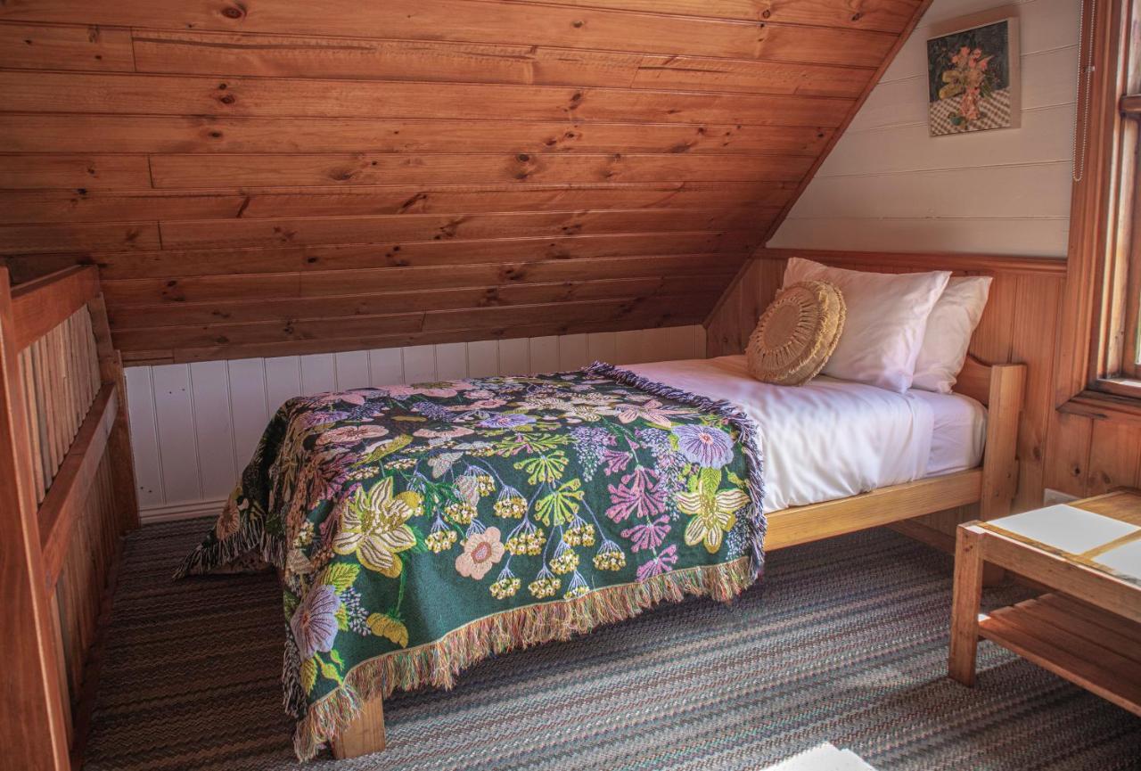 Gaol House Cottages Бичено Екстериор снимка