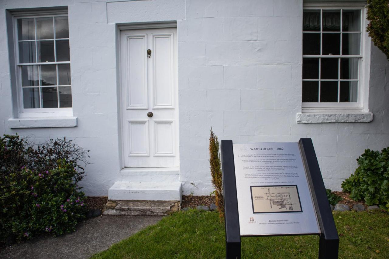Gaol House Cottages Бичено Екстериор снимка