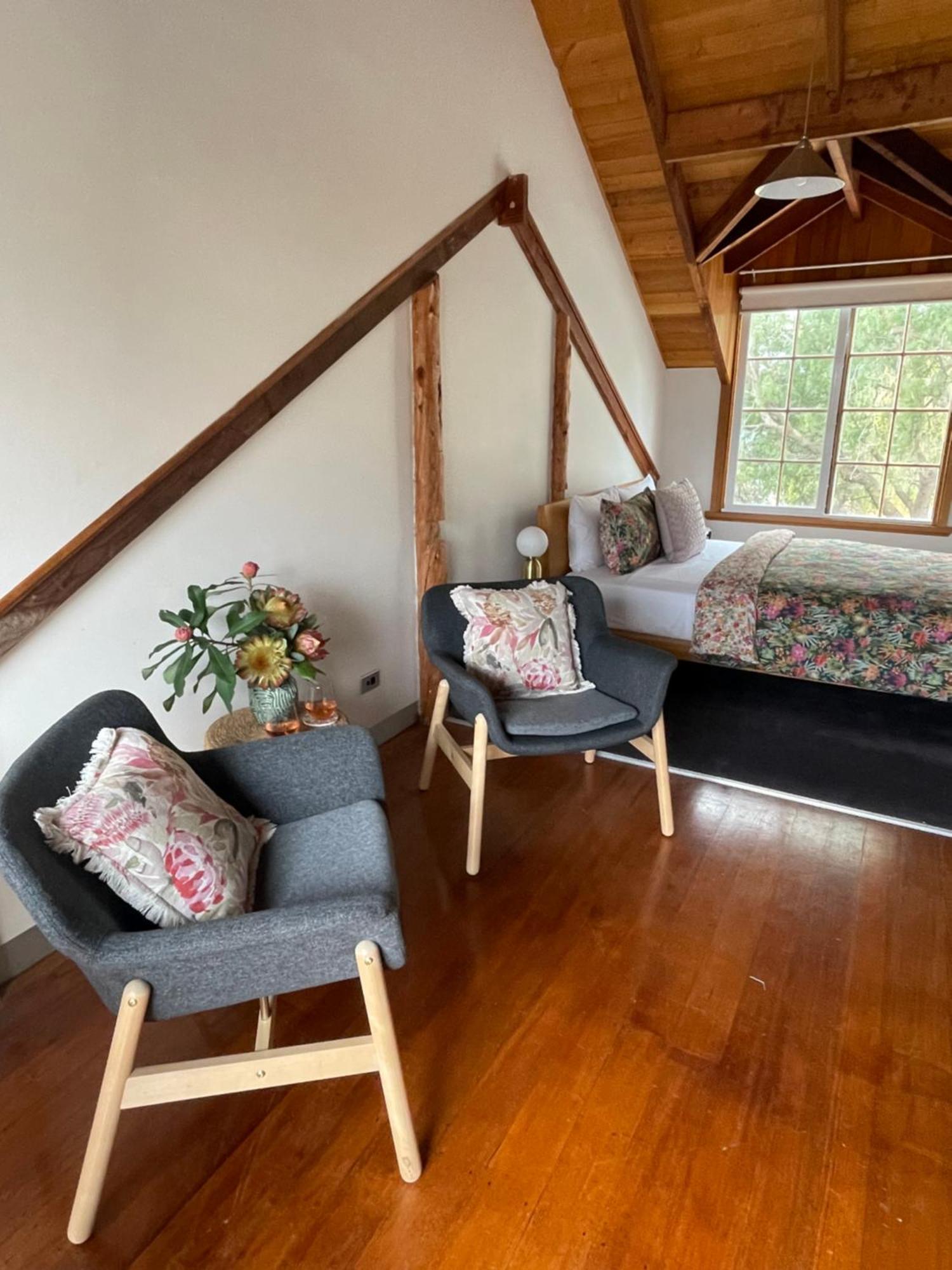 Gaol House Cottages Бичено Екстериор снимка