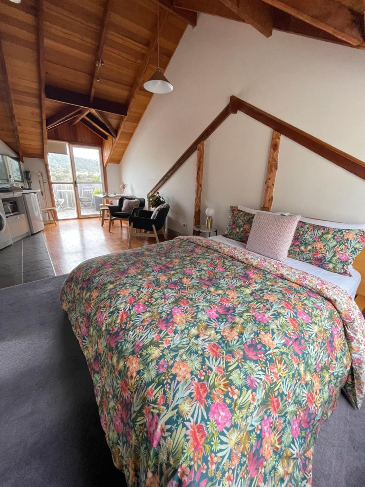 Gaol House Cottages Бичено Екстериор снимка